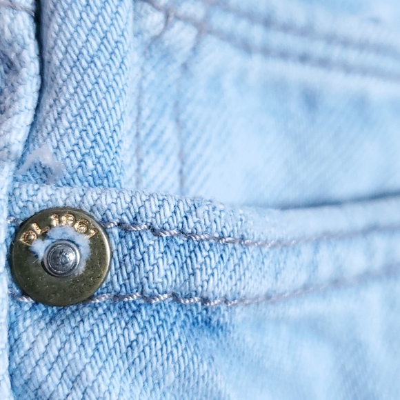 DL1961 Clara Bermuda Light Wash Frayed Bermuda Denim Shorts - Picture 8 of 16